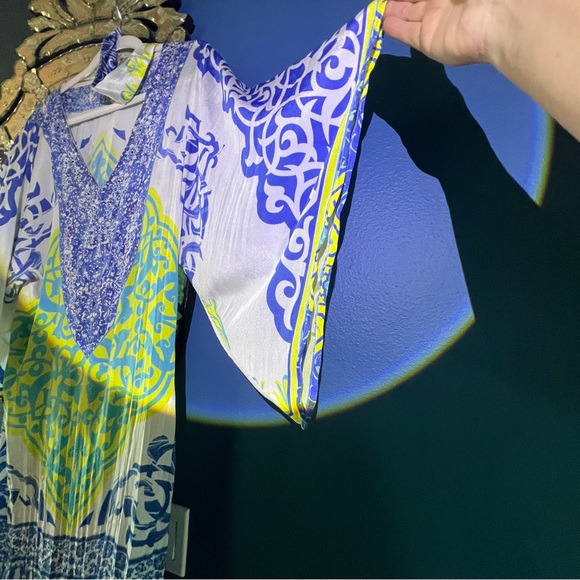 100% Silk dress with beading and a sash. Beautiful dress - formal or casual. - Picture 5 of 10